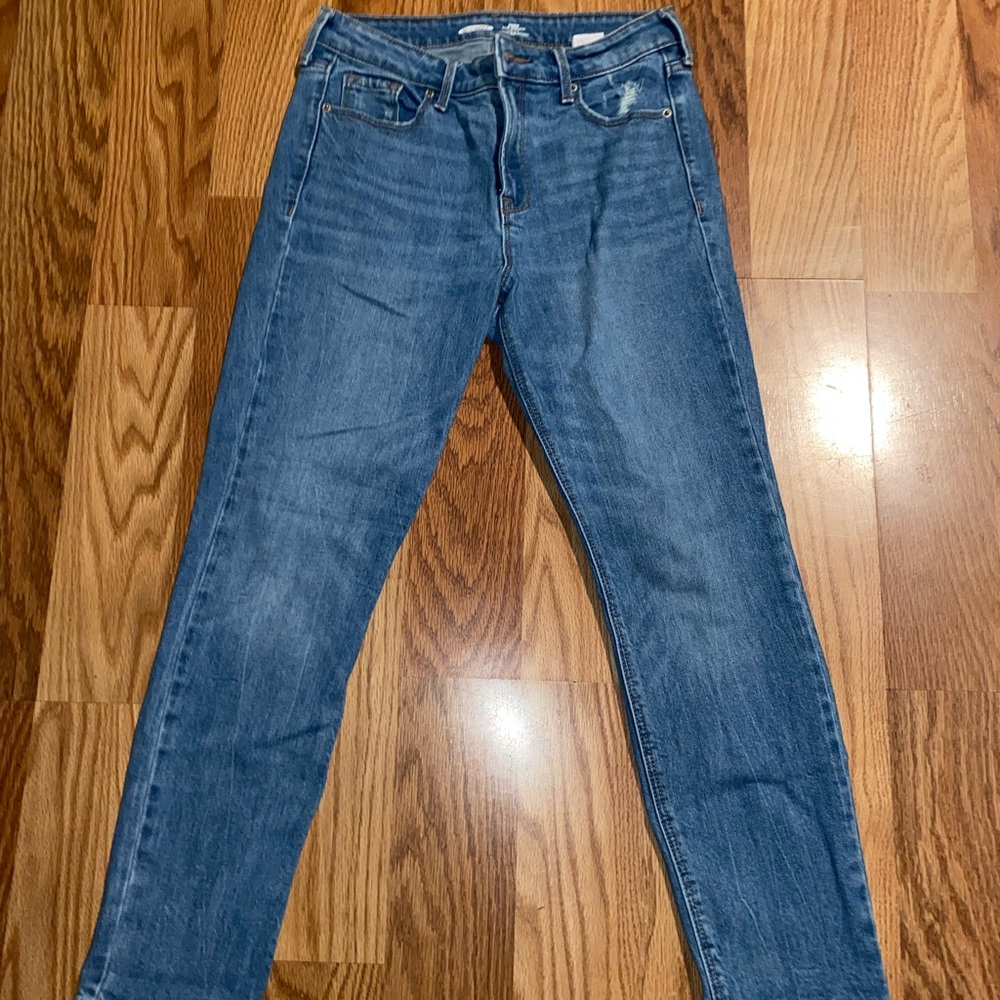 Women’s Old Navy high rise power slim straight jeans. Size 6.